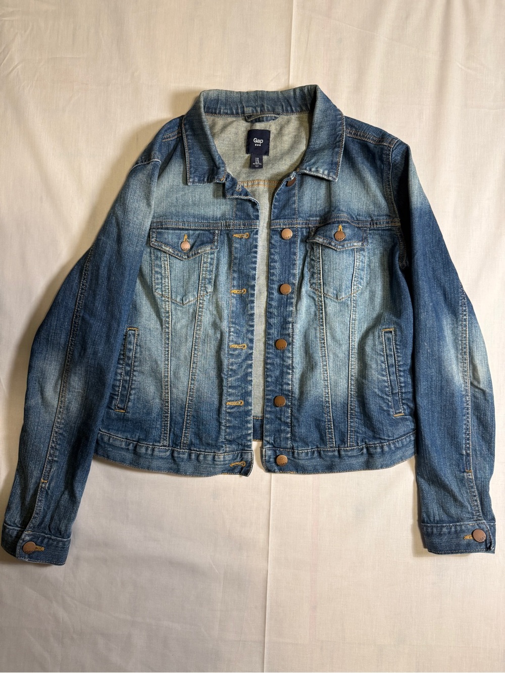 GAP 1969 Icon Denim Jacket Medium Wash Stretch Jean Trucker Size M Copper Button